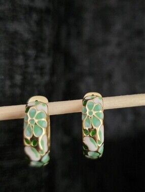 PIPER K 14k Gold Plated Green WHITE Flowers Enamel Hoop Earrings Hand Painted